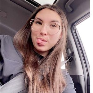 Meet your Posher, Naomie